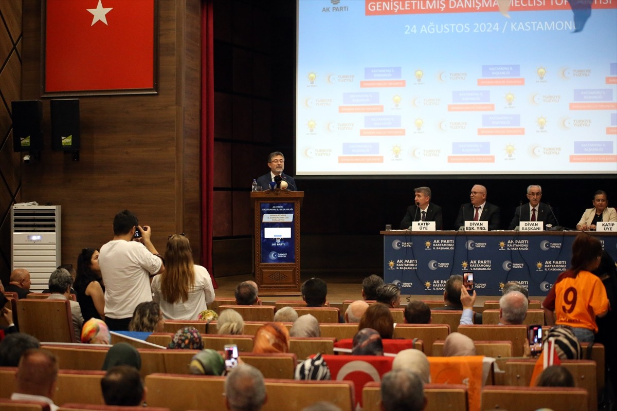 Tarım ve Orman Bakanı İbrahim Yumaklı, Kastamonu Halk Eğitimi Merkezi konferans salonunda...