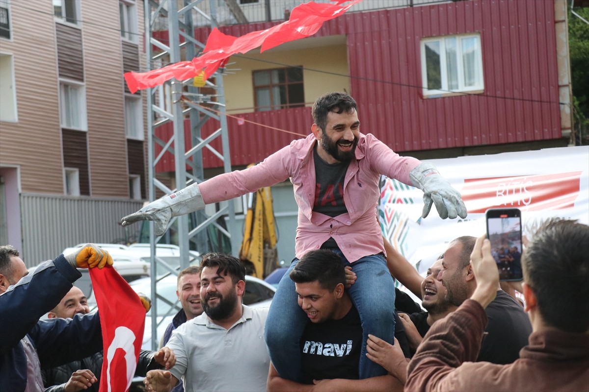 Adana'nın Pozantı ilçesinde bu yıl 5. kez düzenlenen "Tahta Ralli Araba Yarışları"nda...