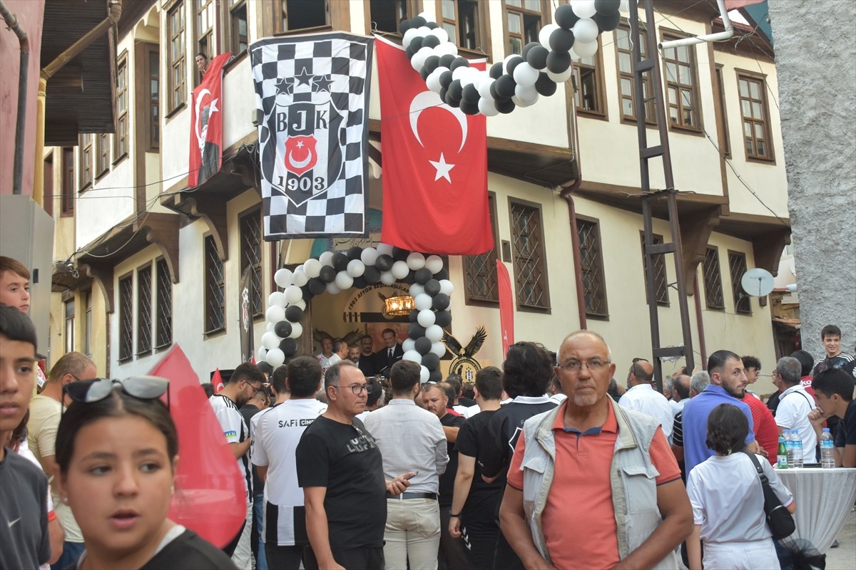 Beşiktaş Kulübü Başkanı Hasan Arat, Afyonkarahisar'da 1903 Afyon Beşiktaşlılar Derneğinin...