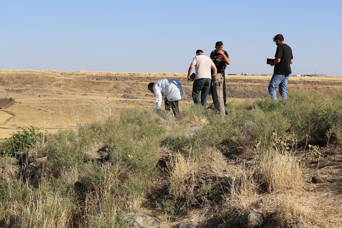 Diyarbakır'ın merkez Bağlar ilçesinde kaybolan 8 yaşındaki Narin Güran'ı arama çalışmaları havadan...