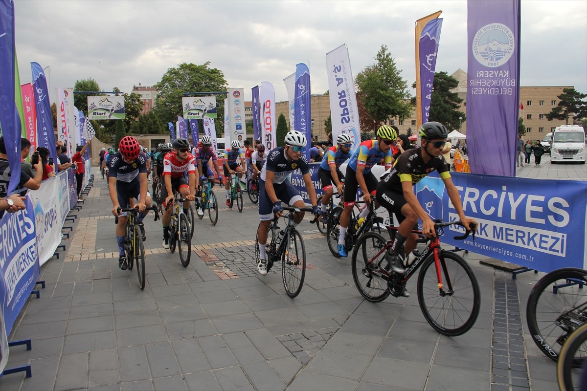 Erciyes Uluslararası Yol ve Dağ Bisikleti Yarışları'nın ikinci gününde Grand Prix Kaisareia etabı...