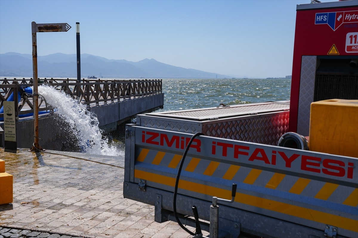 Kötü koku ve balık ölümleriyle gündeme gelen İzmir Körfezi'nde Çevre, Şehircilik ve İklim...