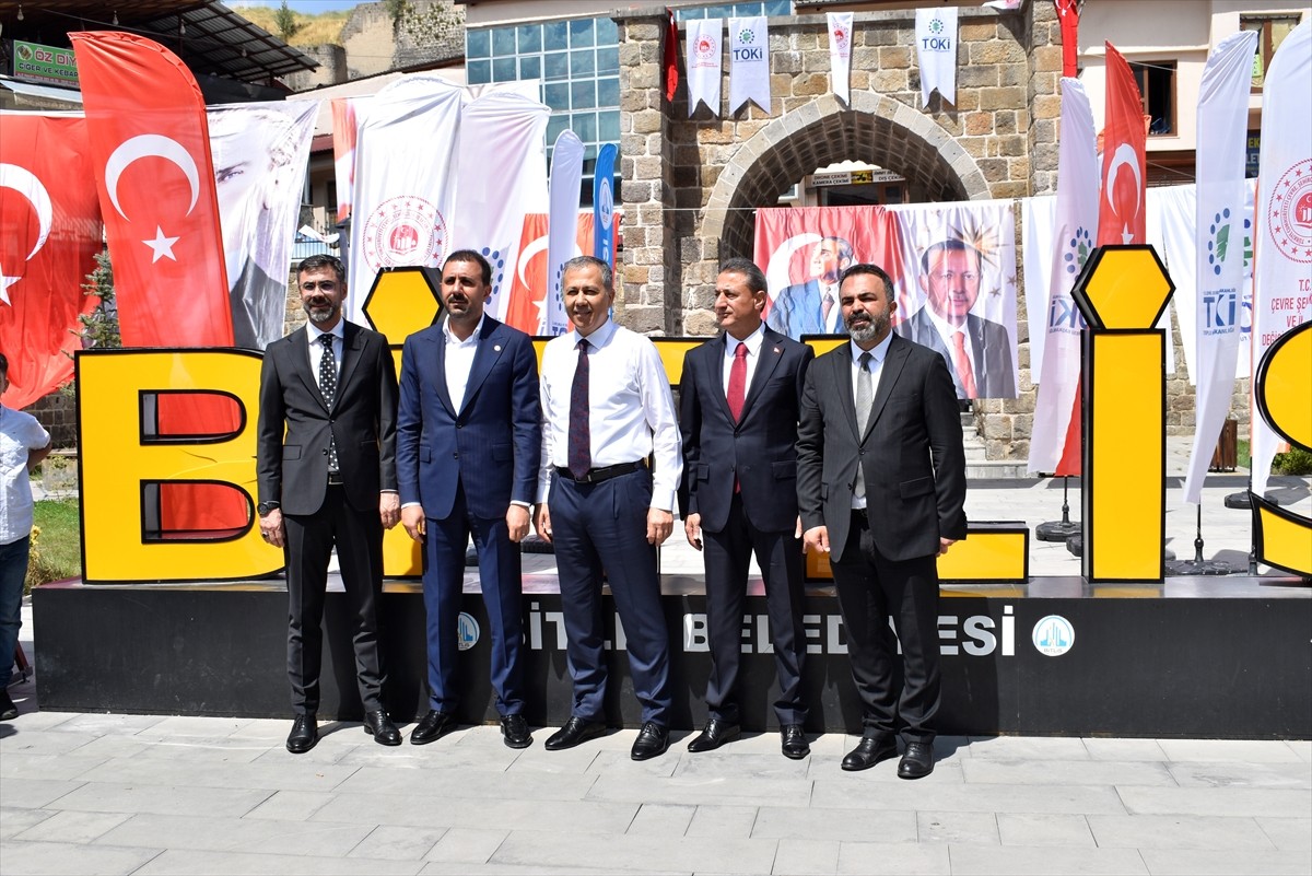 Malazgirt Zaferi'nin 953. yıl dönümü etkinlikleri ile Cumhurbaşkanlığı Kabine Toplantısı'na...