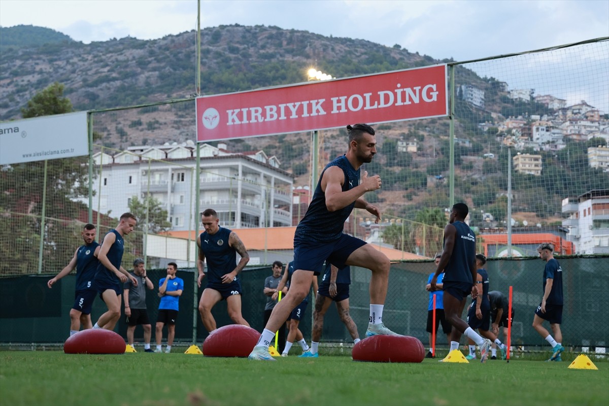 Trendyol Süper Lig'in 4. haftasında deplasmanda Fenerbahçe ile karşılaşacak Corendon Alanyaspor...