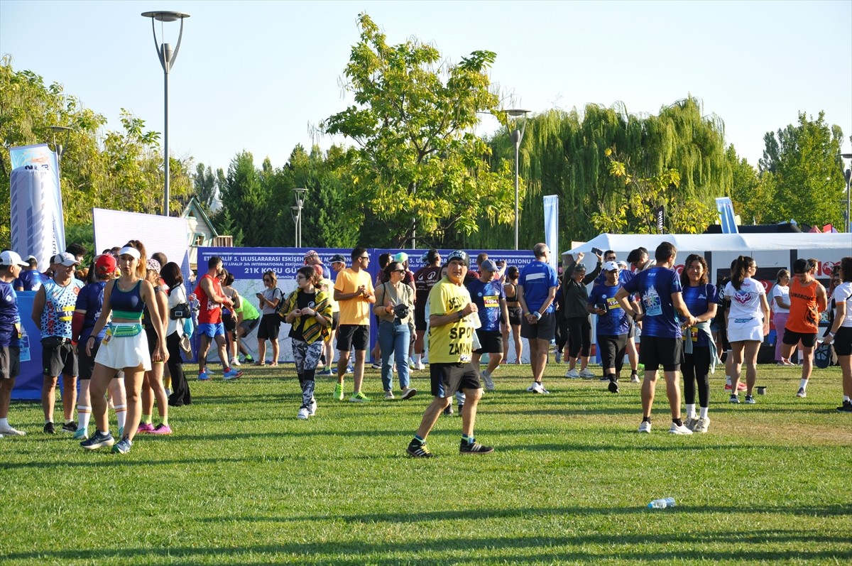 Türkiye Atletizm Federasyonu ile Eskişehir Büyükşehir Belediyesi iş birliğiyle düzenlenen ETİ...