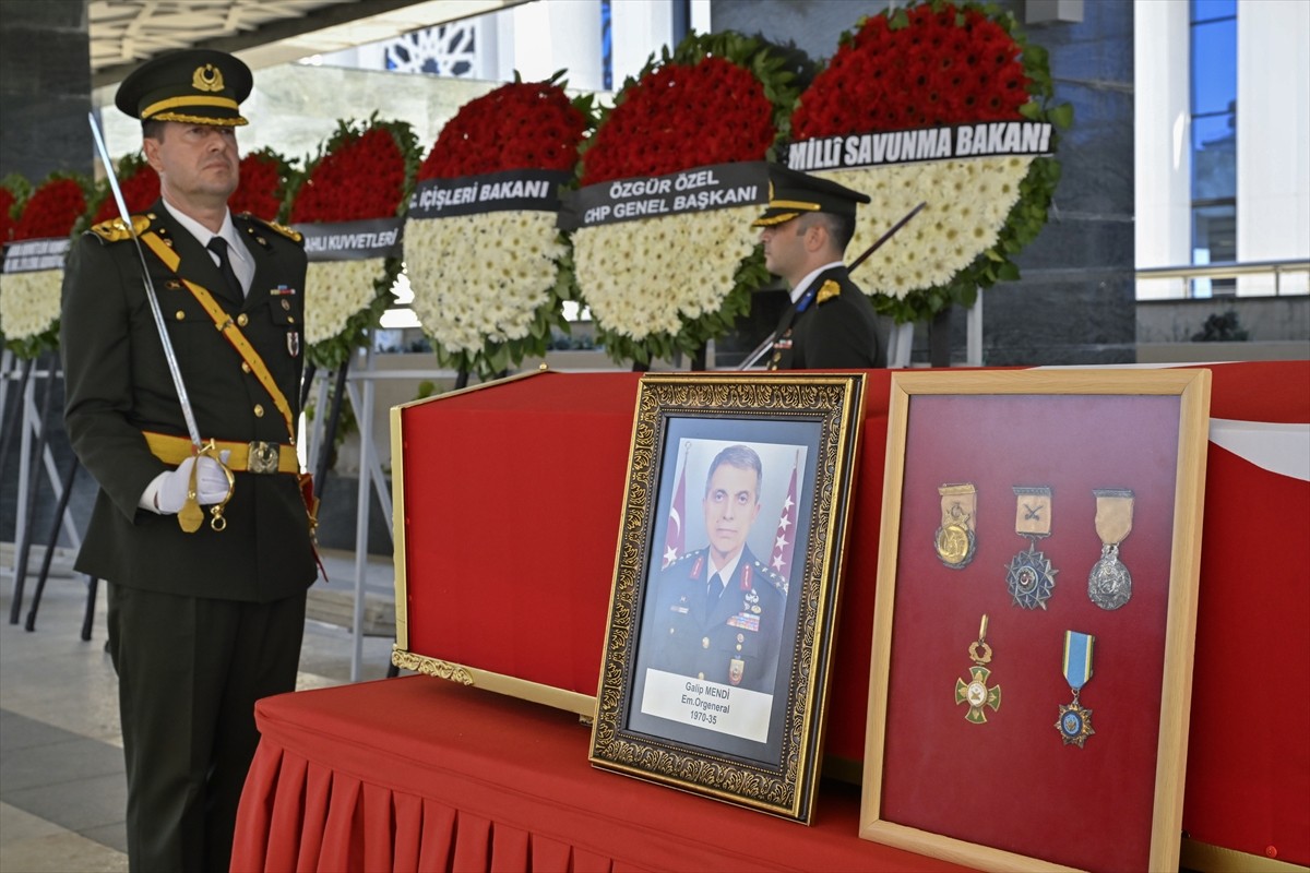 Eski Jandarma Genel Komutanı emekli Orgeneral Galip Mendi, Ankara'da düzenlenen törenle son...