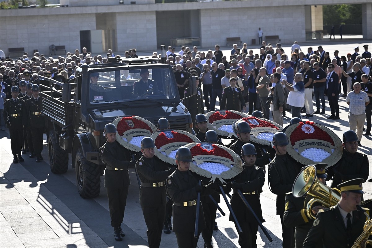 Eski Jandarma Genel Komutanı emekli Orgeneral Galip Mendi, Ankara'da düzenlenen törenle son...