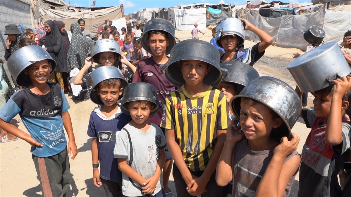 Kadın ve Demokrasi Vakfı (KADEM), İsrail saldırılarının devam ettiği Gazze''de, Türk Kızılay...