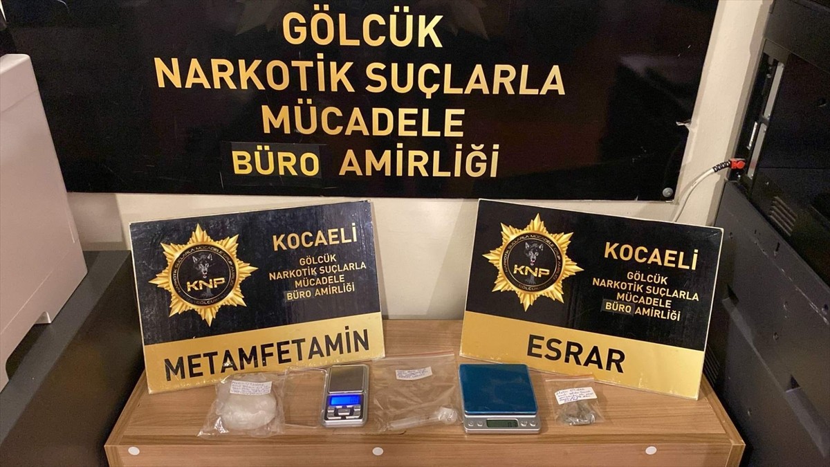 Kocaeli'de düzenlenen uyuşturucu operasyonunda gözaltına alınan 5 zanlıdan 2'si tutuklandı....