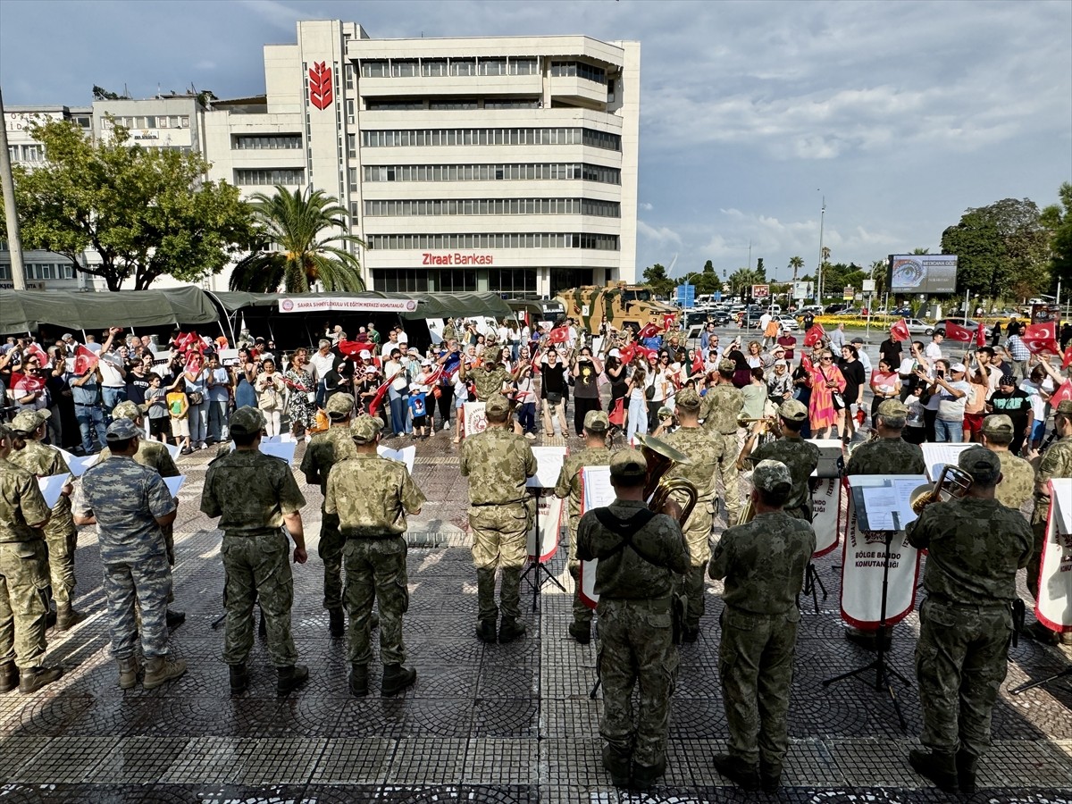 Samsun'da, Sahra Sıhhiye Okulu ve Eğitim Merkezi Bölge Bando Komutanlığınca 30 Ağustos Zafer...