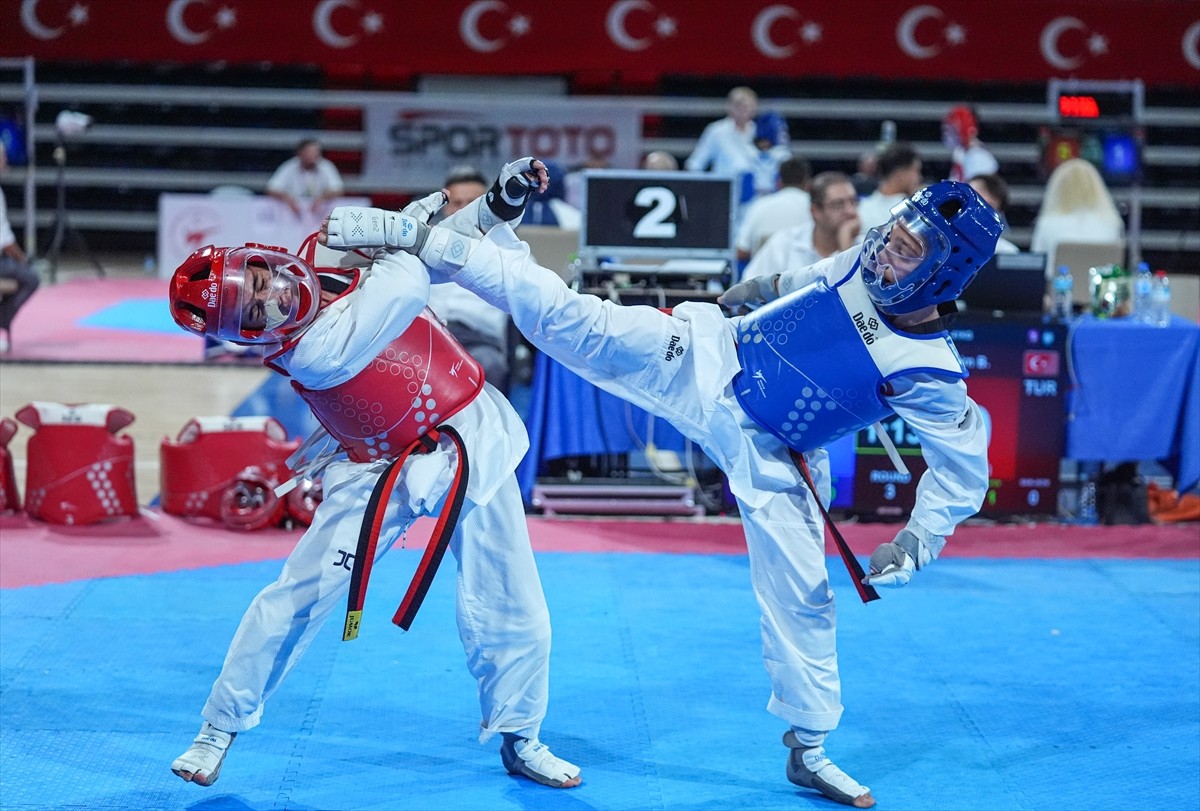 Tokyo 2020 Paralimpik Olimpiyatları'nda gümüş ve bronz iki madalya alma başarısı gösteren milli...