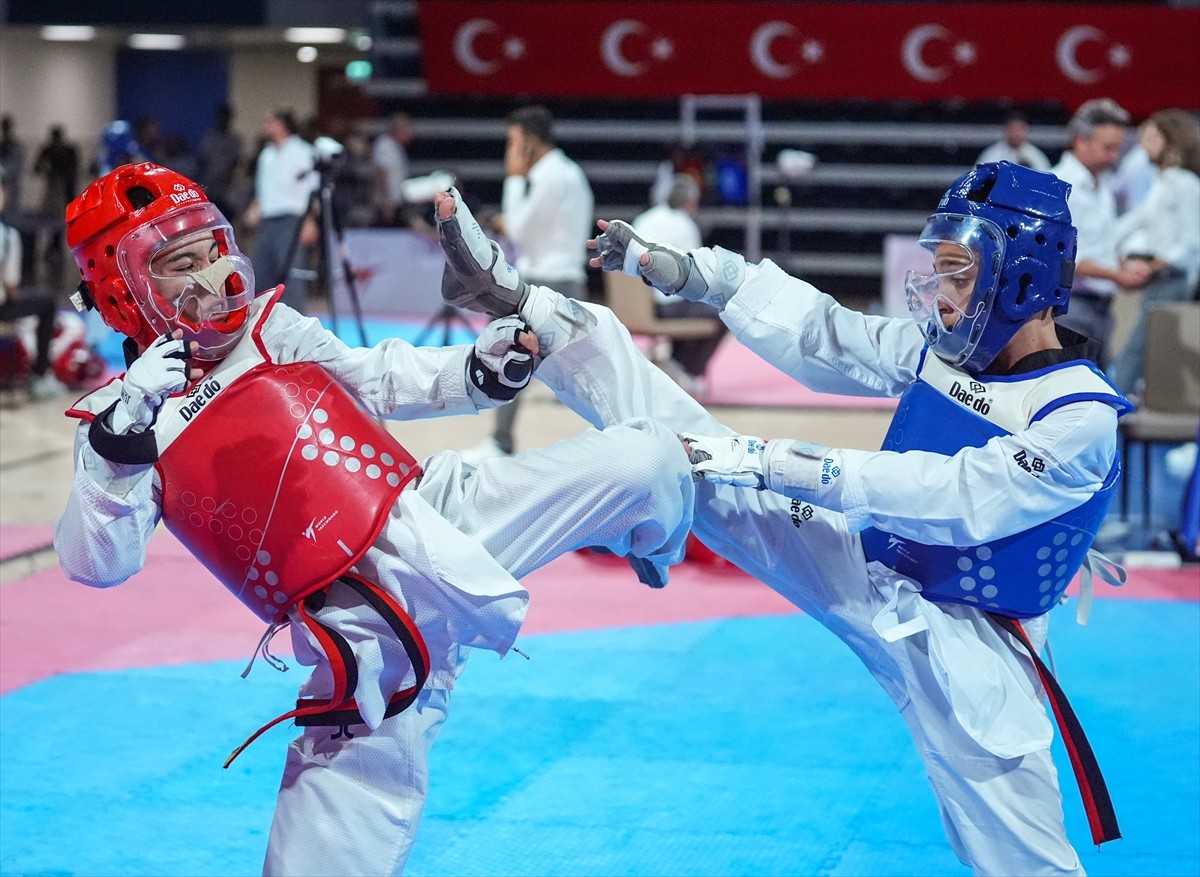 Tokyo 2020 Paralimpik Olimpiyatları'nda gümüş ve bronz iki madalya alma başarısı gösteren milli...