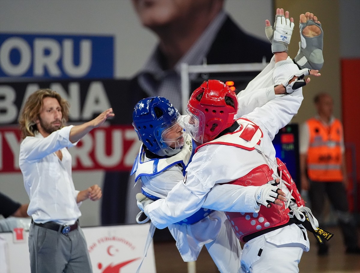 Tokyo 2020 Paralimpik Olimpiyatları'nda gümüş ve bronz iki madalya alma başarısı gösteren milli...