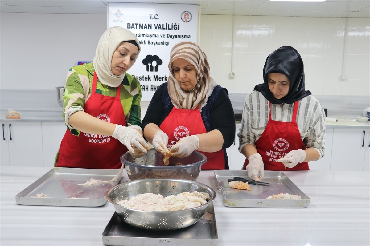 Batman'da, 7 kadın girişimci tarafından açılan lokantada yöresel lezzetler müşterilerin beğenisine...