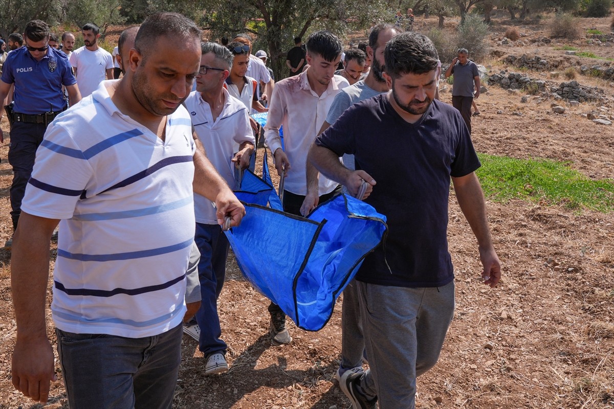 İzmir'de 4 çocuğundan 3'ünü silahla öldürüp birini yaralayan 45 yaşındaki Vesim Ş. Çınar intihar...