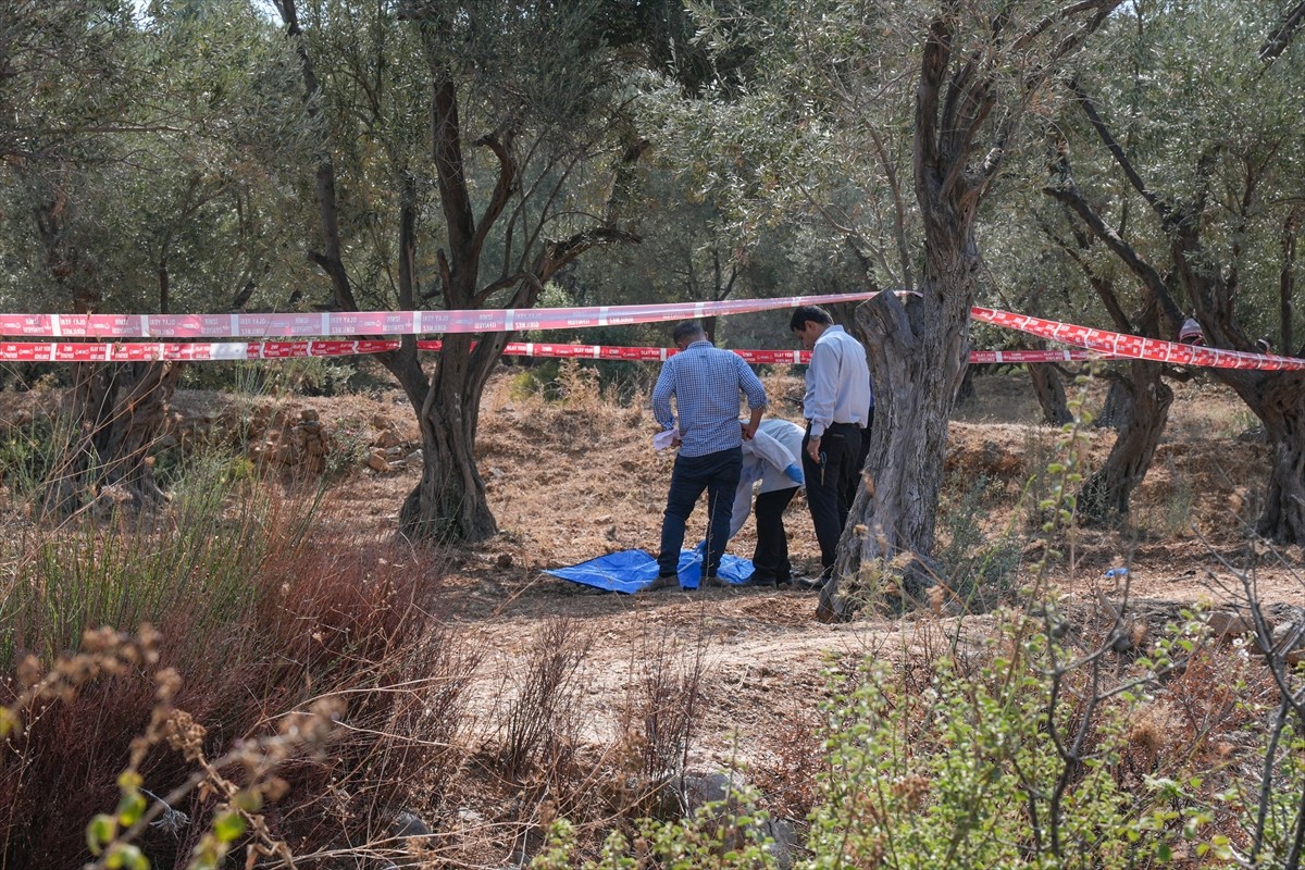 İzmir'de 4 çocuğundan 3'ünü silahla öldürüp birini yaralayan 45 yaşındaki Vesim Ş. Çınar intihar...