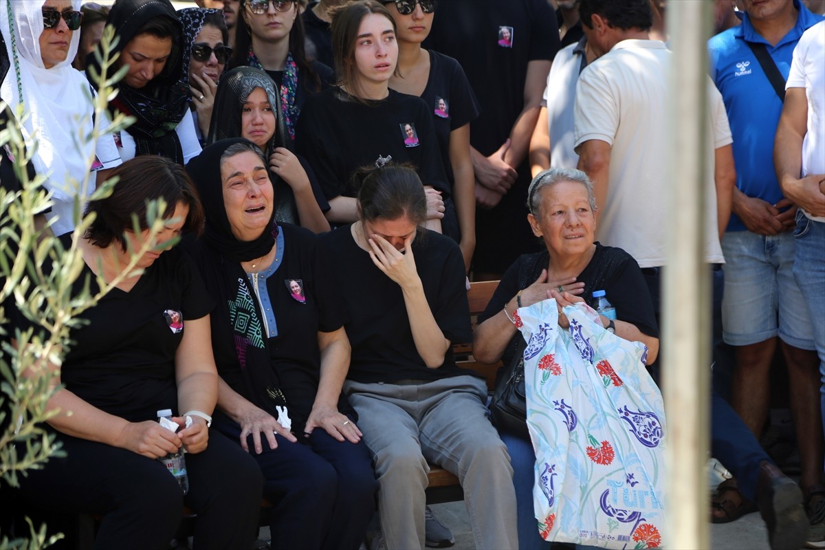 Muğla'nın Menteşe ilçesinde, tartıştığı eşi tarafından bıçaklanarak öldürülen Senem K'nin cenazesi...