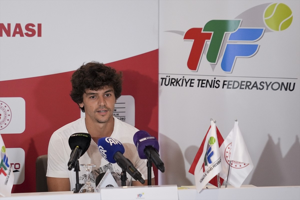 Türkiye Büyükler Tenis Şampiyonası, yarın İstanbul'da başlayacak. Şampiyonanın tanıtım toplantısı...