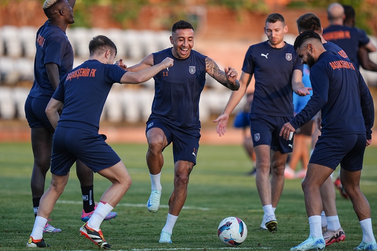 UEFA Konferans Ligi'nin play-off rövanş maçında yarın İrlanda'nın St. Patrick's Athletic takımını...