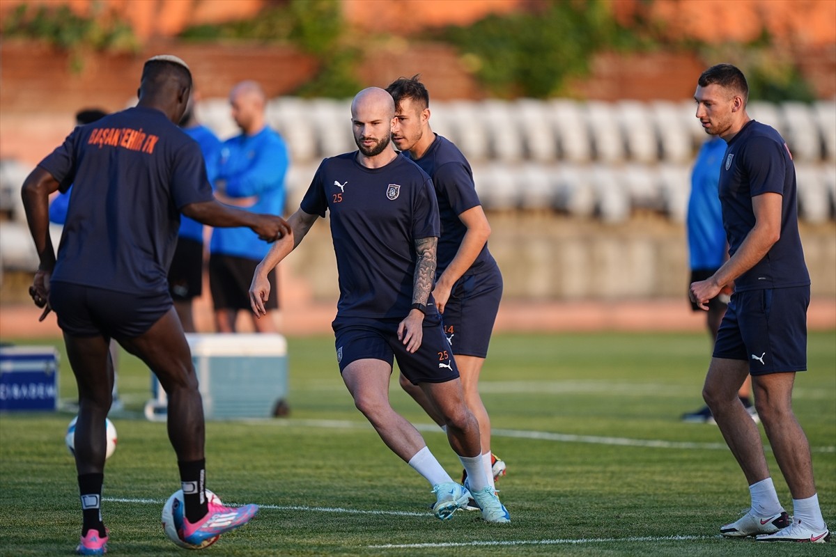 UEFA Konferans Ligi'nin play-off rövanş maçında yarın İrlanda'nın St. Patrick's Athletic takımını...