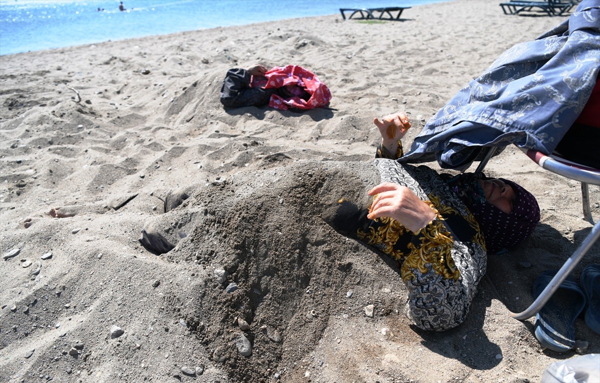 Çanakkale'nin Lapseki ilçesine bağlı Çardak beldesinde "Kum Adası" olarak bilinen bölge...