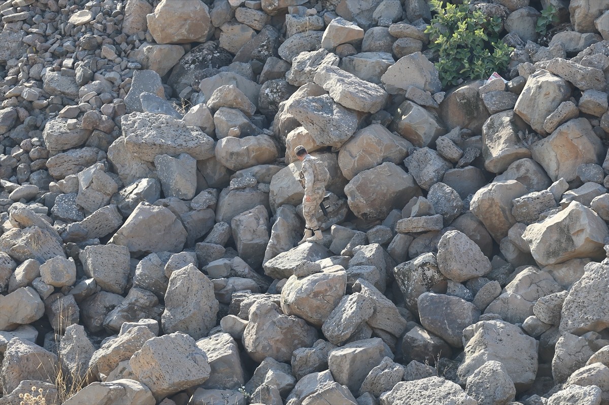 Diyarbakır'ın merkez Bağlar ilçesinde kaybolan 8 yaşındaki Narin Güran'ı arama çalışmalarına devam...