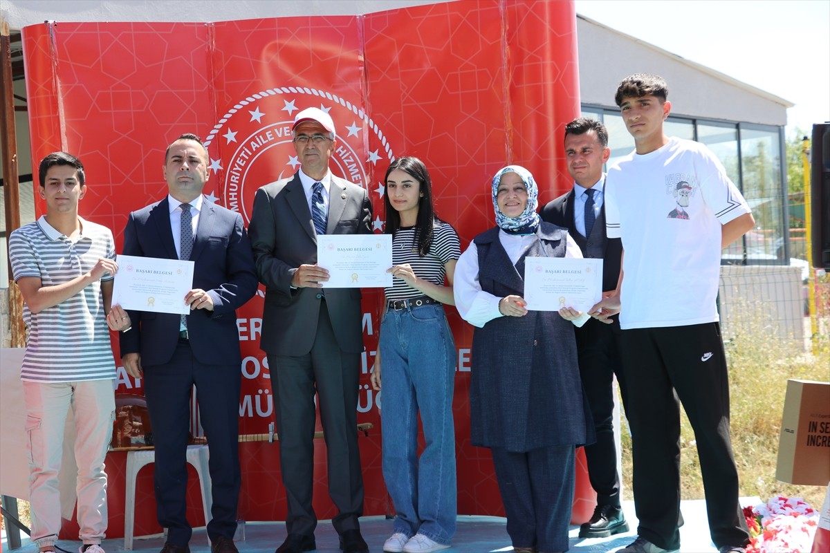 Erzurum'da, Aile ve Sosyal Hizmetler İl Müdürlüğünce "Çocuk ve Gençlik Festivali" düzenlendi....