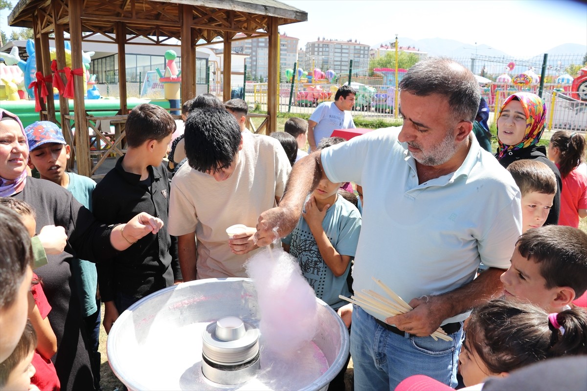 Erzurum'da, Aile ve Sosyal Hizmetler İl Müdürlüğünce "Çocuk ve Gençlik Festivali" düzenlendi....