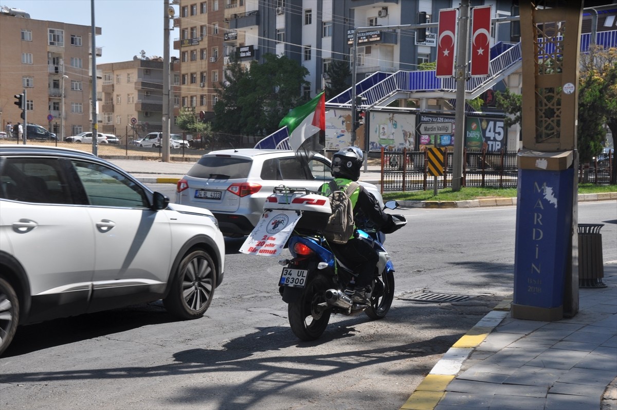 İstanbul’da yaşayan 44 yaşındaki Hasan Cincik, İsrail'in saldırıları altındaki Filistin halkına...