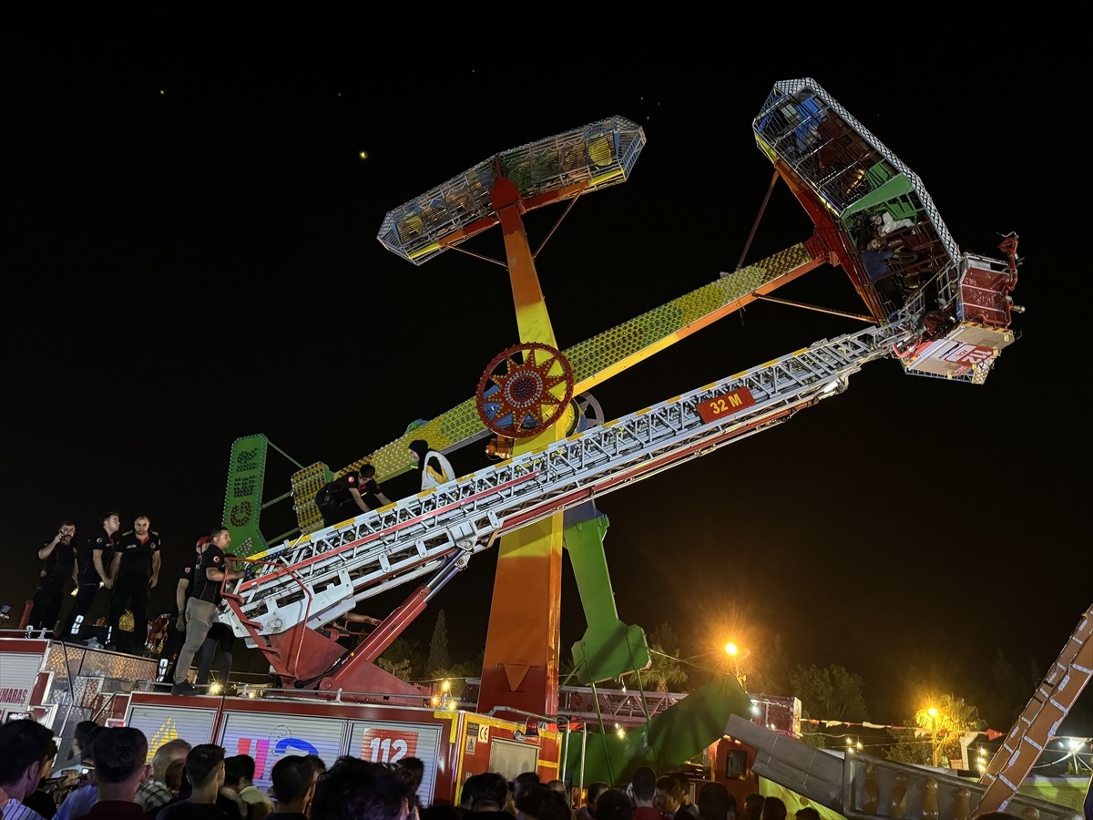 Kahramanmaraş’ta lunaparkta ranger (kamikaze) olarak bilinen oyun aletinde asılı kalan 23 kişi...