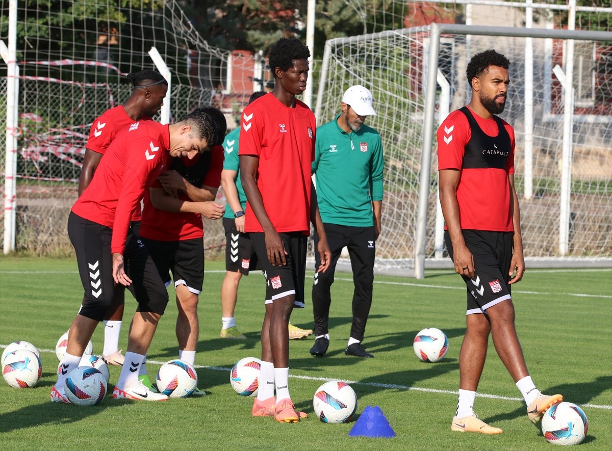 Net Global Sivasspor, Trendyol Süper Lig'in 4. haftasında deplasmanda Beşiktaş ile yapacağı maçın...