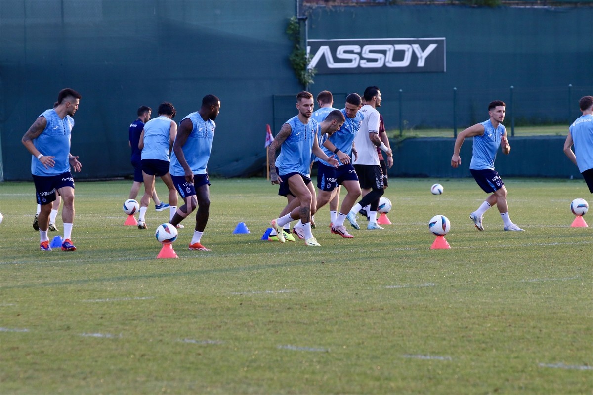  Trabzonspor, UEFA Konferans Ligi play-off turunda, yarın sahasında İsviçre'nin St. Gallen...