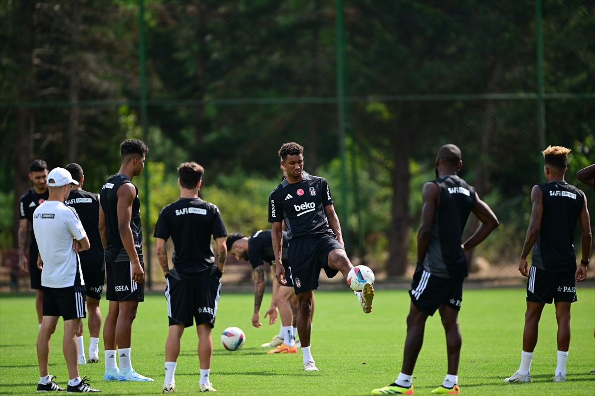 UEFA Avrupa Ligi play-off turu rövanşında yarın İsviçre'nin Lugano takımını konuk edecek Beşiktaş...