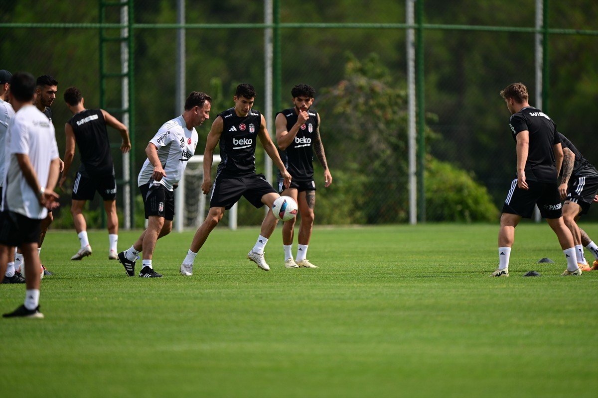 UEFA Avrupa Ligi play-off turu rövanşında yarın İsviçre'nin Lugano takımını konuk edecek Beşiktaş...