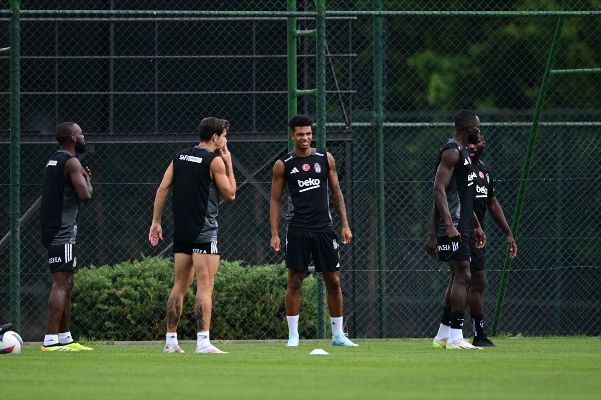 UEFA Avrupa Ligi play-off turu rövanşında yarın İsviçre'nin Lugano takımını konuk edecek Beşiktaş...