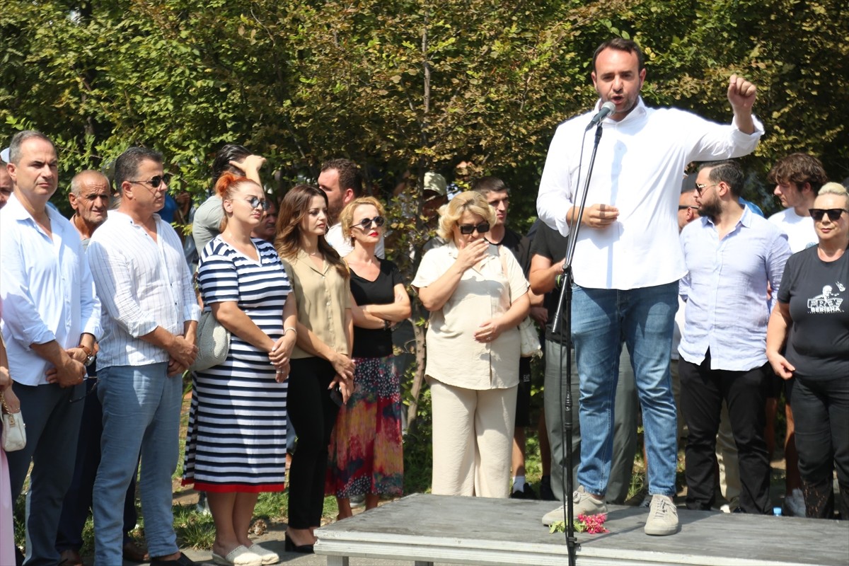 Arnavutluk'un başkenti Tiran'da Belediye Başkanı Erion Veliaj'a istifa çağrıları ve belediyedeki...