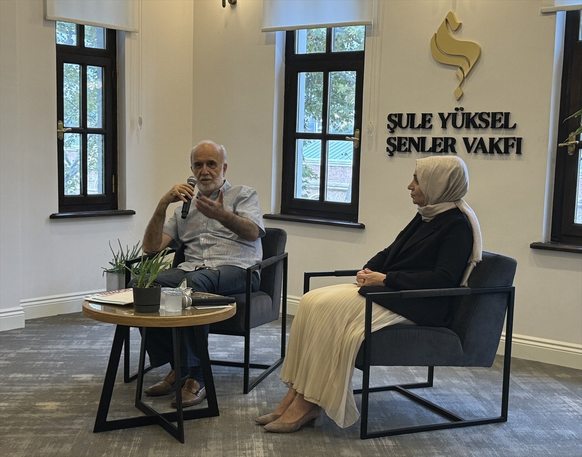 "Birleşen Yollar" ve "Huzur Sokağı" romanlarıyla tanınan aktivist, yazar ve gazeteci Şule Yüksel...