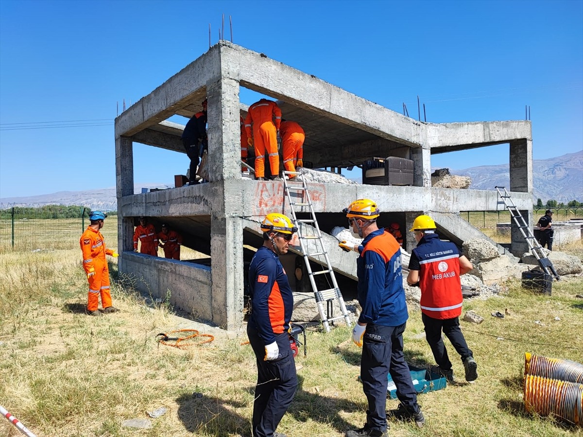 Erzincan’da Afet ve Acil Durum Yönetim Başkanlığınca (AFAD), Türkiye Afet Planı kapsamında "Deprem...