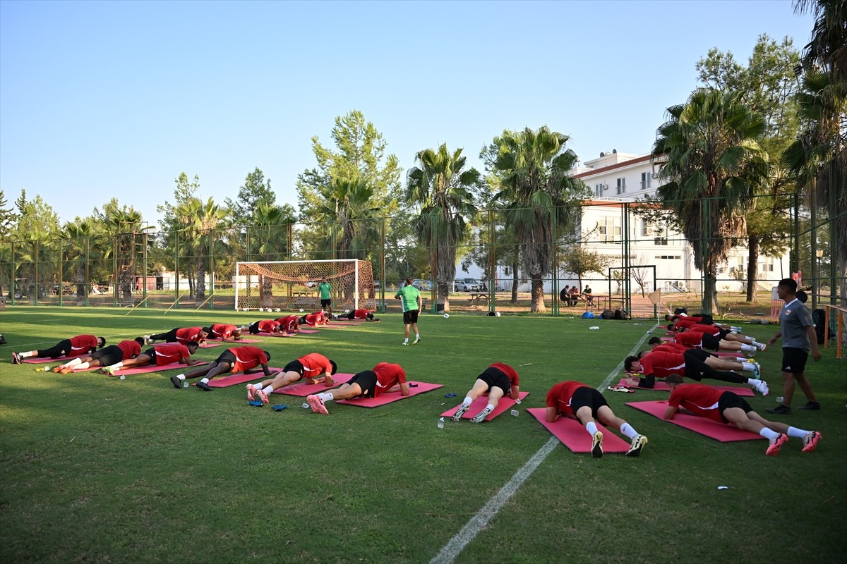 Trendyol 1. Lig ekibi Adanaspor'da futbolcular, teknik direktör Sol Bamba yönetiminde çıkışa...