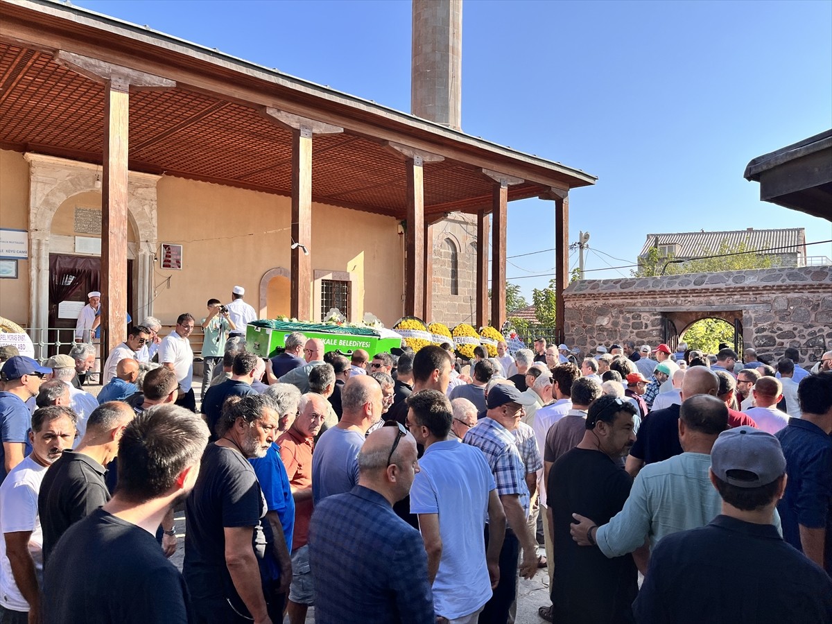 Ankara'da önceki gün vefat eden Ankara Üniversitesi Dil ve Tarih Coğrafya Fakültesi Klasik...