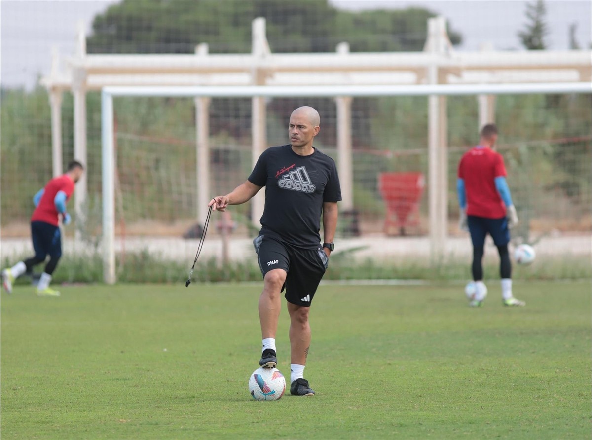 Antalyaspor, Trendyol Süper Lig'in 4. haftasında RAMS Başakşehir ile deplasmanda oynayacağı maçın...