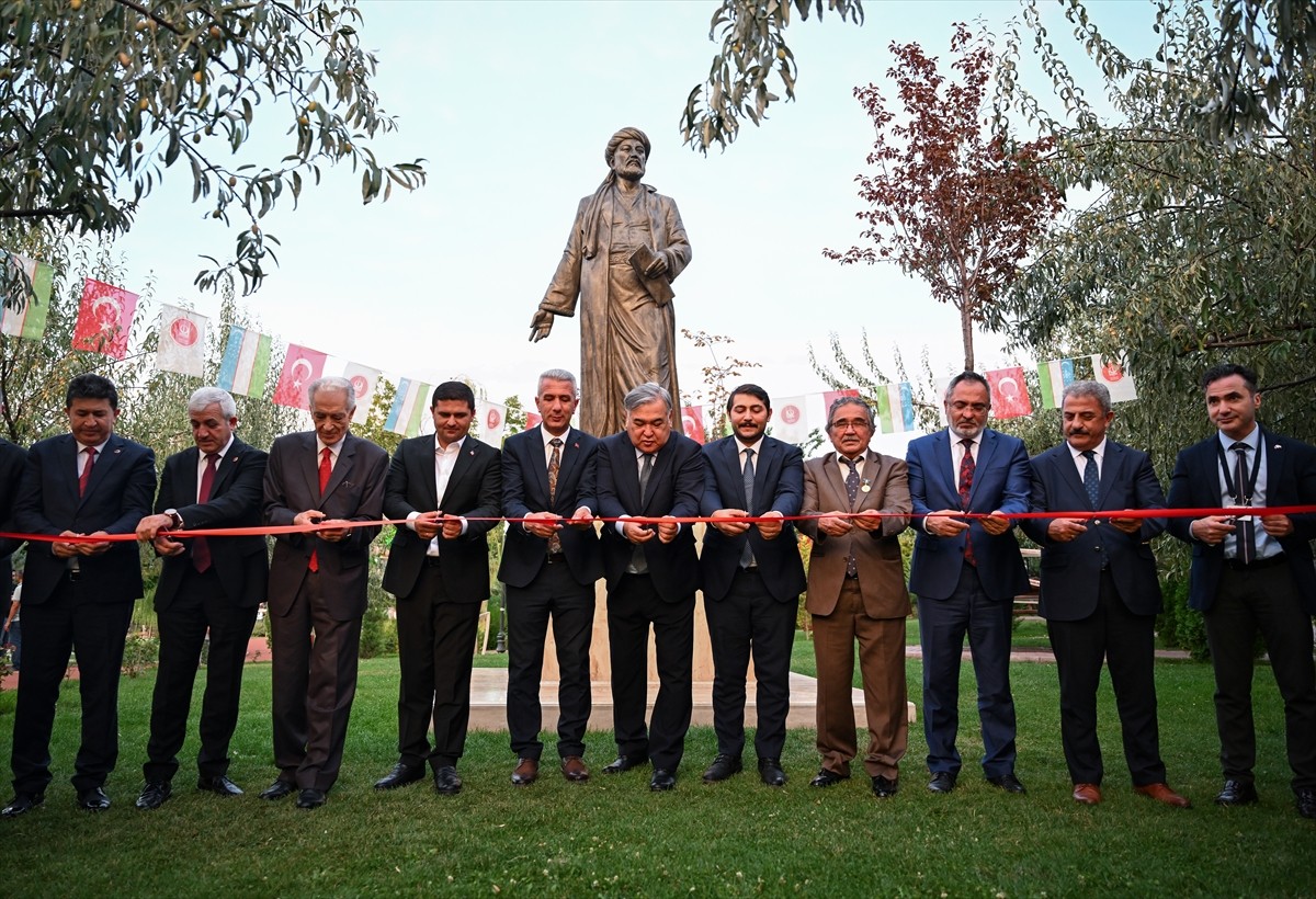 Başkent Ankara'da, Özbekistan'ın ünlü şairi ve devlet adamı Alişir Nevai anısına Keçiören'deki...