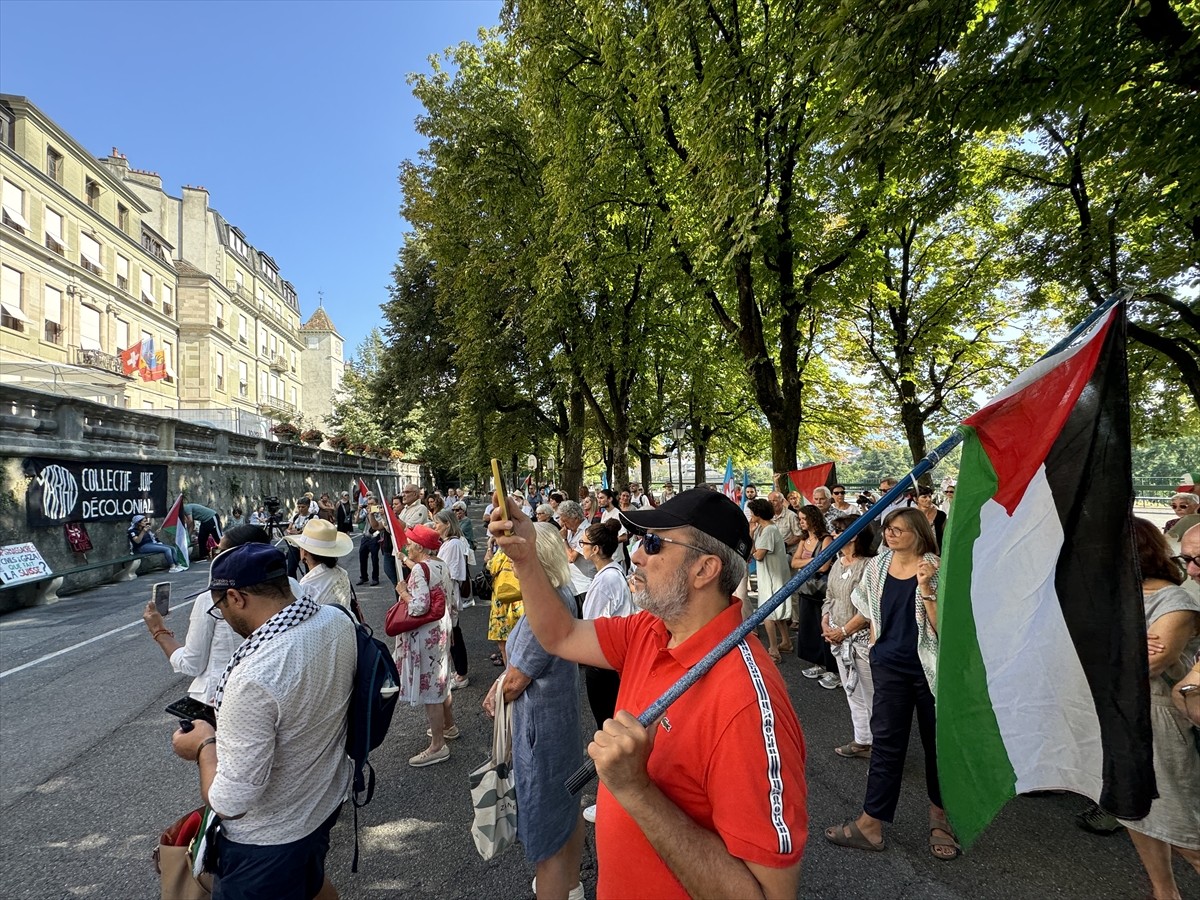 Cenevre Kanton Meclisi önünde Filistin'e destek eylemi düzenlendi. Burada Filistin'e destek...