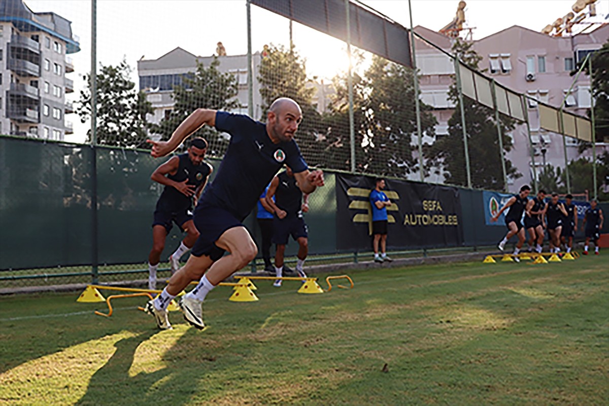 Corendon Alanyaspor, Trendyol Süper Lig'in 4. haftasında yarın deplasmanda Fenerbahçe ile yapacağı...