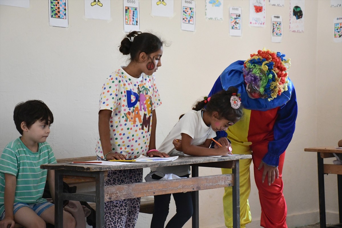 Düzce'de fındık firması çalışanlarınca onarılan köy okulu, fındık işçilerinin çocukları için...