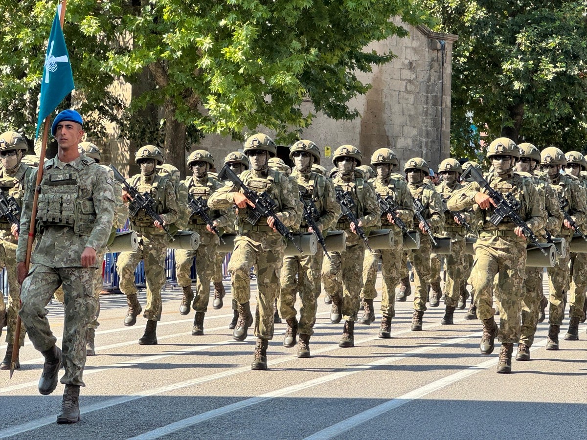 Isparta'da, 30 Ağustos Zafer Bayramı ve Türk Silahlı Kuvvetleri Günü dolayısıyla tören düzenlendi....