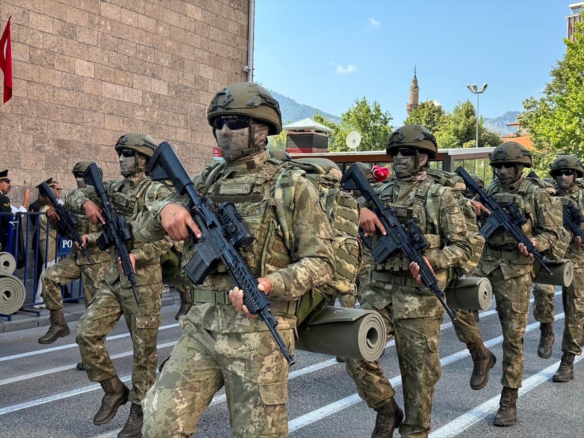 Isparta'da, 30 Ağustos Zafer Bayramı ve Türk Silahlı Kuvvetleri Günü dolayısıyla tören düzenlendi....