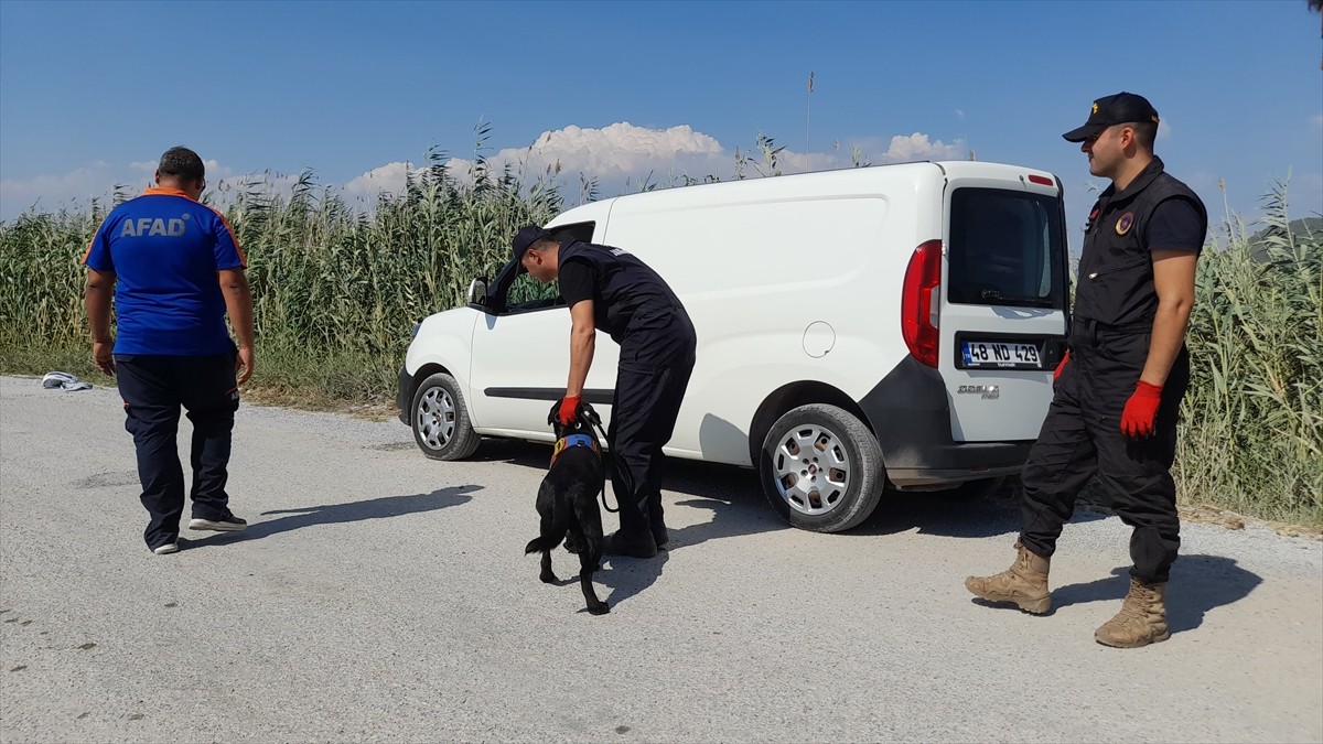 Muğla'nın Dalaman ilçesinde kaybolan 90 yaşındaki kişinin bulunması için arama çalışması...