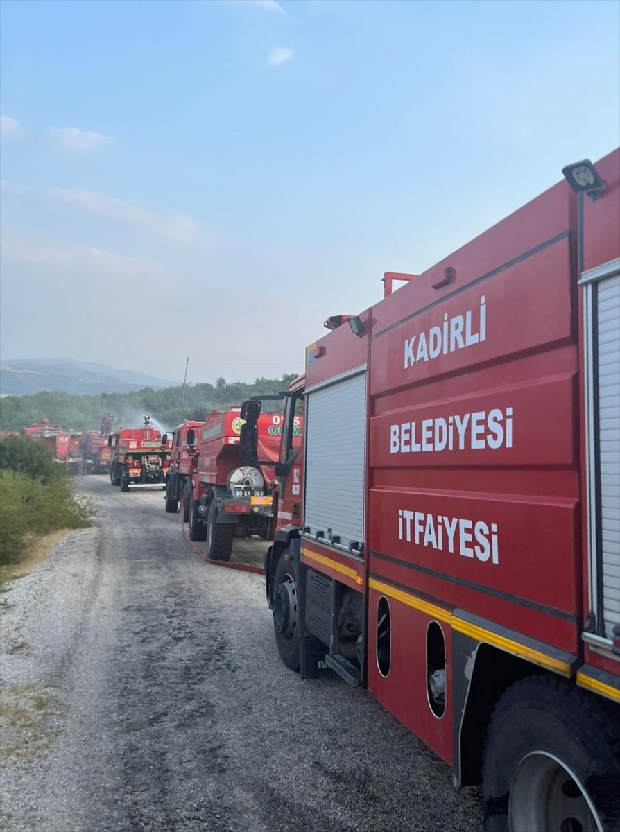 Osmaniye'nin Kadirli ilçesinde çıkan orman yangını kontrol altına alındı.  