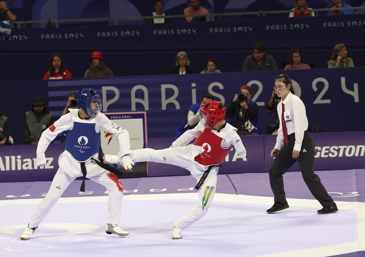 Paris 2024 Paralimpik Oyunları'nda erkekler tekvando K44 - 63 kilo yarı final mücadelesinde milli...